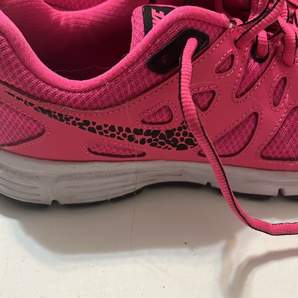 pink NIKE cheetah print revolution 2 running sneakers size 8 - Picture 8 of 9